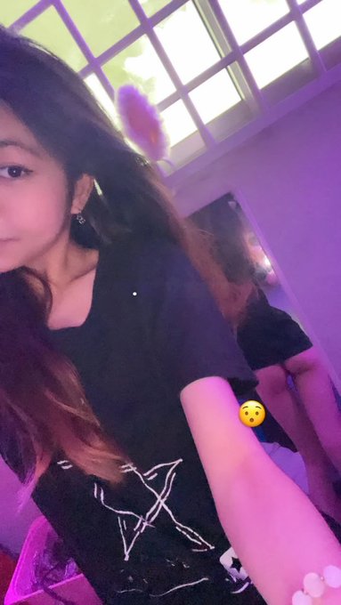 BrittanyHu40741's tweet photo. 这可是我纯素颜哟 好看嘛 还是你正照镜子呢 https://t.co/9BwQPSW1VL