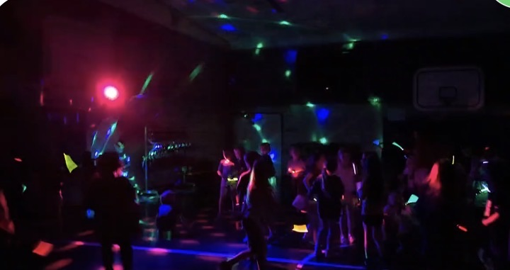228Cascade's tweet photo. Congratulations to the PD Cubs for making their jog-a-thon goal! They had a glow in the dark dance party to celebrate! 🕺 https://t.co/64ZigQGpeQ