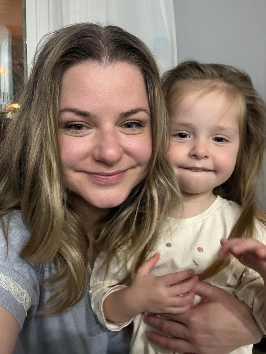 deedeedott's tweet photo. @taylornation13 @_longLIV My little bestie staying up past her bedtime to listen to it together in our pjs 🫶🏻🤠#IKnewItIKnewYou https://t.co/sR5yxAQmZV