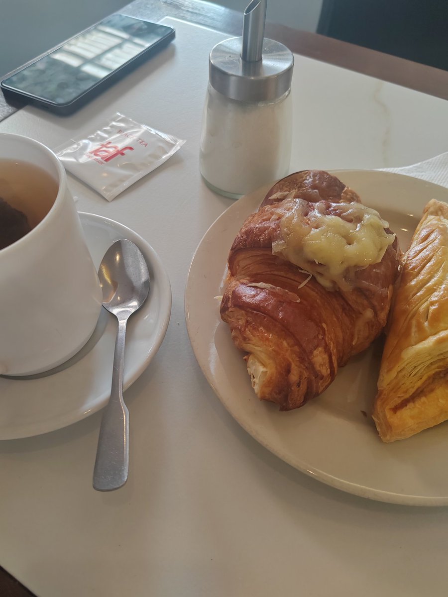 Fanvichka's tweet photo. La journée ne sera définitivement pas productive aujourd'hui, mais alors, pas du tout.
#zomazoli #hellojune https://t.co/mHSCydiCUe