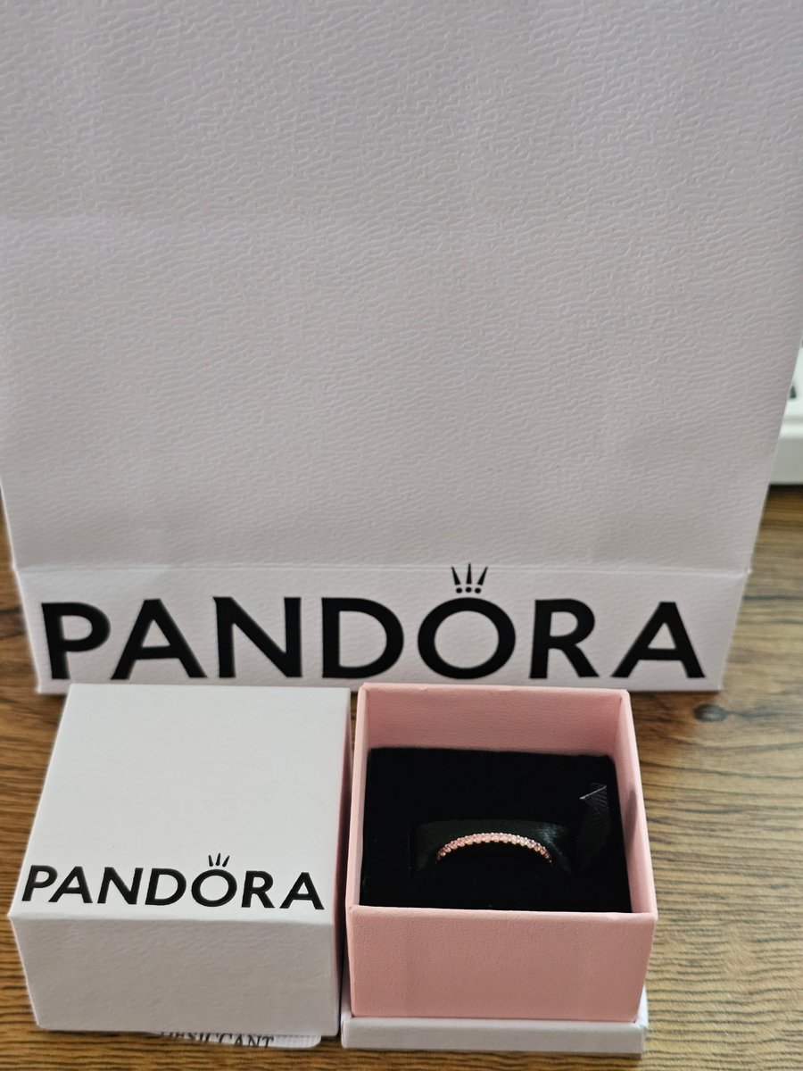 iz_mook's tweet photo. 💍 แหวน Pandora Sparkling Pink Band Ring ไซส์ 52
ใหม่แกะกล่อง ยังไม่เคยใส่ สั่งผิดไซส์ครับ

📌 ส่งต่อ 1,730 บาท
📲 DM ได้ครับ

#PandoraXKengNamping #PandoraThailand #ตลาดนัดเก่งน้ำปิง
#ส่งต่อpandora #pandoraมือสอง #ส่งต่อแพนดอร่า #แพนโดร่ามือสอง #pandorathailand #รับซื้อpandora https://t.co/CufBlRWmgh