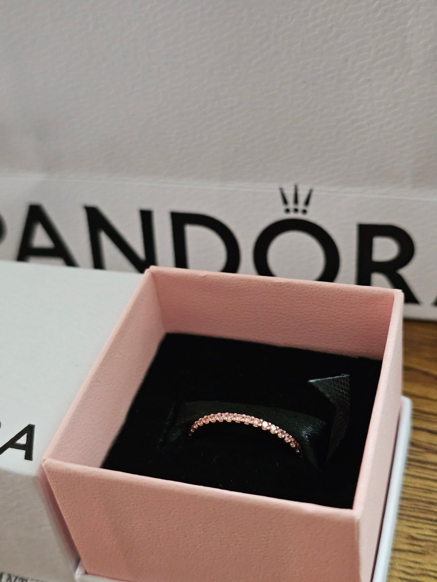 iz_mook's tweet photo. 💍 แหวน Pandora Sparkling Pink Band Ring ไซส์ 52
ใหม่แกะกล่อง ยังไม่เคยใส่ สั่งผิดไซส์ครับ

📌 ส่งต่อ 1,730 บาท
📲 DM ได้ครับ

#PandoraXKengNamping #PandoraThailand #ตลาดนัดเก่งน้ำปิง
#ส่งต่อpandora #pandoraมือสอง #ส่งต่อแพนดอร่า #แพนโดร่ามือสอง #pandorathailand #รับซื้อpandora https://t.co/CufBlRWmgh