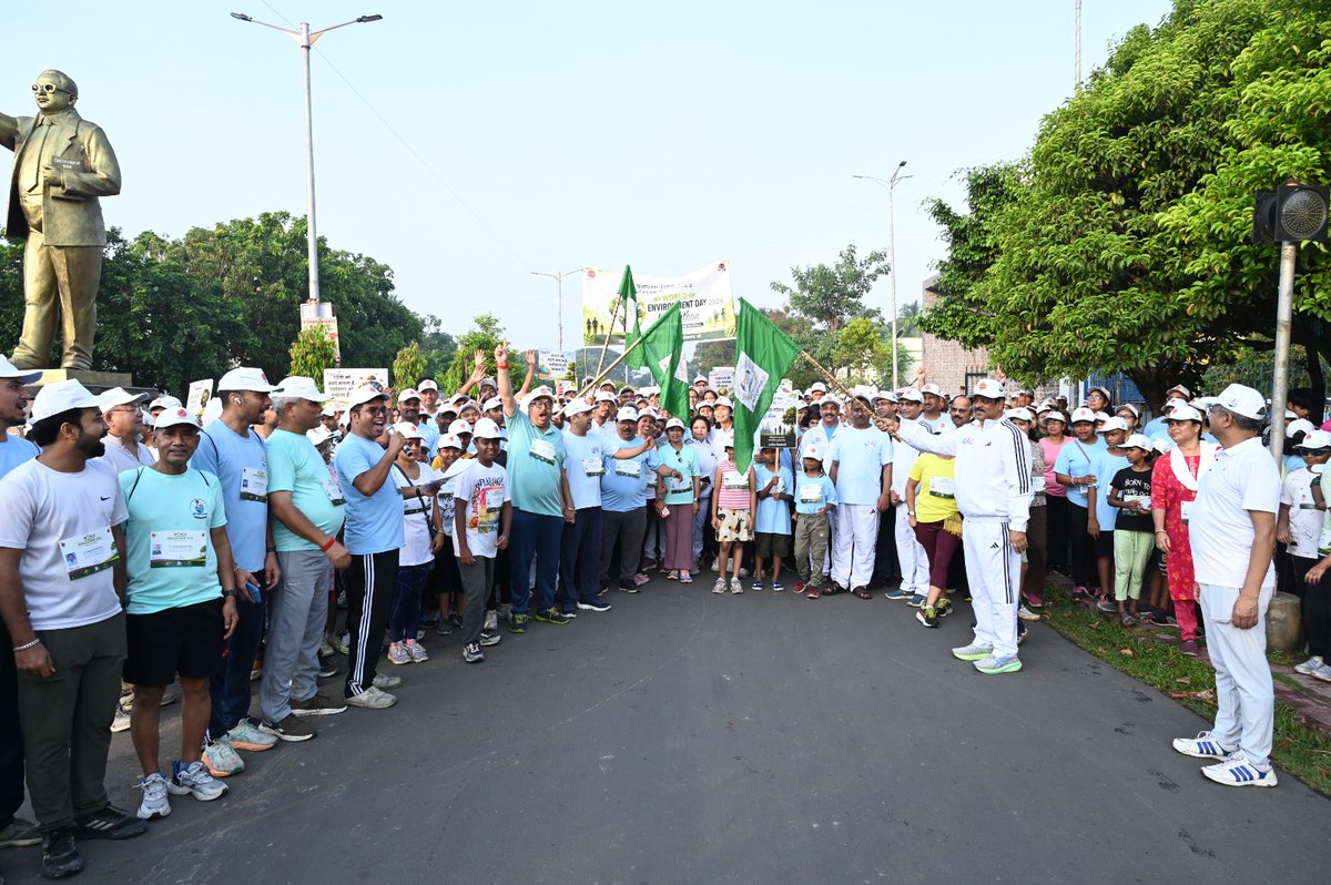 Haldia_Refinery's tweet photo. Around 1,700 enthusiastic participants joined a mega Walkathon at @IndianOilcl’s Haldia Refinery Township to mark #WED2026, championing environmental conservation & sustainable living.
Flagged off by Shri S.K. Das, ED&RH, the event brought together employees, families, CISF personnel, local authorities, contractual workers & Haldia residents for a greener tomorrow.
Around 1,700 saplings distributed under “एक पेड़ माँ के नाम” reinforced our commitment to biodiversity & sustainability.
“Inspired by Nature. For Climate. For Our Future.”
#NowForClimate 
@ChairmanIOCL
@DirR_iocl
@IOCRHQ