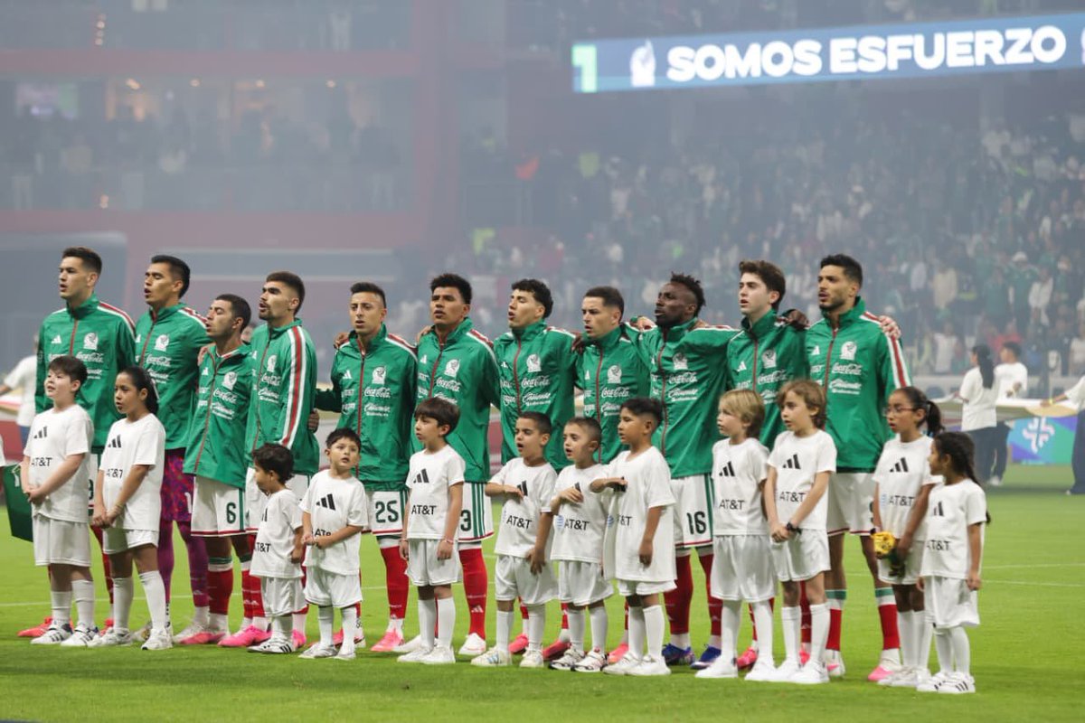 AtmosferaD's tweet photo. CIERRE OPTIMISTA

#México vino de atrás con tantos de Johan Vázquez, Raúl Jiménez y Luis Chávez, así como un par de autogoles, y goleó 5-1 a #Serbia en Toluca, en el último partido de preparación para el Mundial.

SIGUIENTE PARADA: 11 DE JUNIO vs SUDÁFRICA EN EL ESTADIO AZTECA. https://t.co/YK637RqgP0