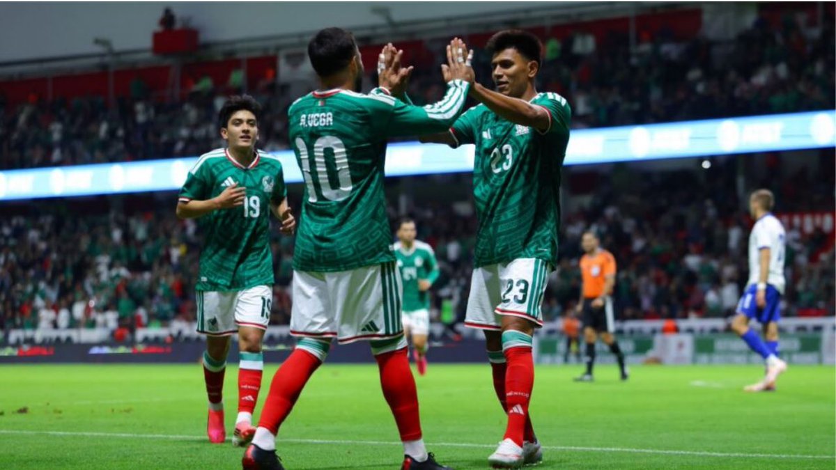 AtmosferaD's tweet photo. CIERRE OPTIMISTA

#México vino de atrás con tantos de Johan Vázquez, Raúl Jiménez y Luis Chávez, así como un par de autogoles, y goleó 5-1 a #Serbia en Toluca, en el último partido de preparación para el Mundial.

SIGUIENTE PARADA: 11 DE JUNIO vs SUDÁFRICA EN EL ESTADIO AZTECA. https://t.co/YK637RqgP0
