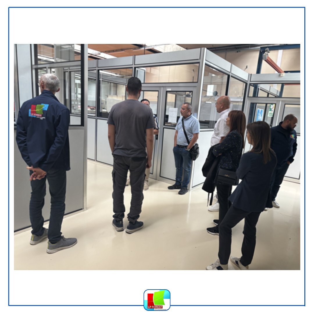 Lycee_forest's tweet photo. 📸 Immersion totale pour nos entreprises partenaires ! 🏭✨
Ce jeudi 4 juin matin, le lycée professionnel F. Forest de Saint-Priest a eu le plaisir d'accueillir ses partenaires économiques à l'occasion du traditionnel Café des tuteurs. ☕️🤝
Une matinée riche et inspirante https://t.co/yEn27mzemX