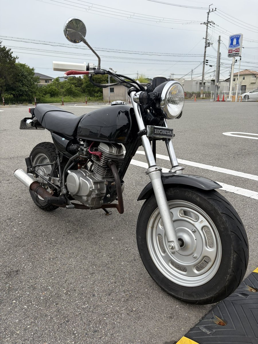 rrrr___1231's tweet photo. エイプ100売りです
自賠12月まで
ミニトリック付き
ステッカー跡とスタッドボルト片方🙅‍♂️
キャブからガソリン少し滲み
数十キロしか乗ってませんが走行の不具合は特にありません
DMください

#エイプ売ります　#バイク売ります　#エイプ50  #エイプ100 https://t.co/j8ocHDIu6a
