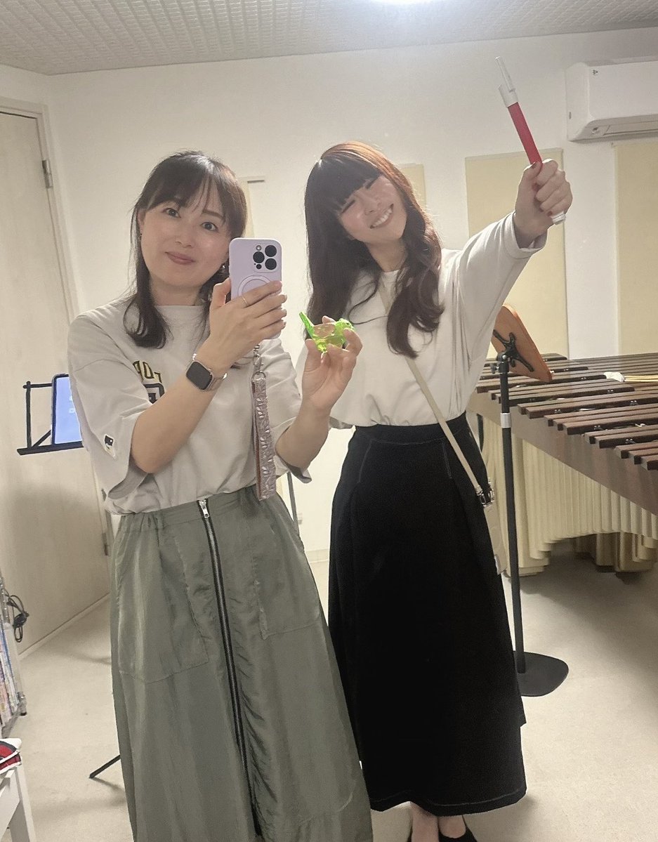 tamabooooooo's tweet photo. 大好きな莉帆さんと
おうちデーt...ではなく
来週に控えたお子さま向け番組収録のRH💪🏻

今回は演奏以外のコンテンツも😳✨
とっても楽しみだ〜！！！！

やはりクラリネットとマリンバの相性は
抜群にいいのです🥹

#番組収録 https://t.co/xbPevMufAm