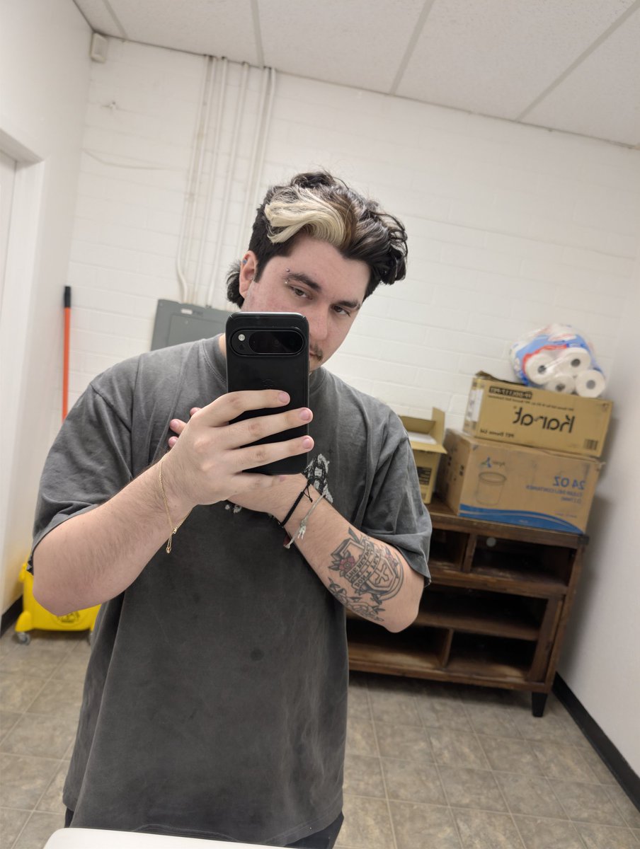 OneLastTimeMC's tweet photo. Yo I don't look homeless anymore https://t.co/rbn2X3Hd4i