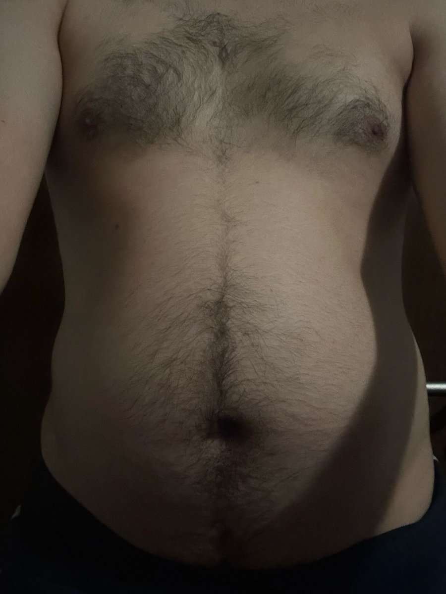 daniel1020odkn's tweet photo. Since I saw so many people posting before and after photos, I decided to post mine too. I don't want to feel left out 😜
#fat #gay #gainer #feedme #fittofat #fatboy #feeder https://t.co/51nUH0tKgV