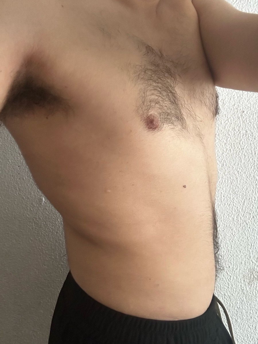 daniel1020odkn's tweet photo. Since I saw so many people posting before and after photos, I decided to post mine too. I don't want to feel left out 😜
#fat #gay #gainer #feedme #fittofat #fatboy #feeder https://t.co/51nUH0tKgV