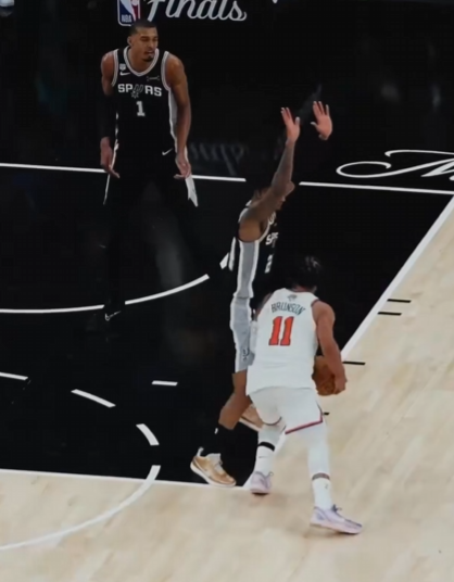 Jarothz's tweet photo. @bballbreakdown @BenStiller He actually does move his left foot, its just not visible from the angle of that video you posted. Another angle here: https://t.co/YTSZcsZvm5

Nevertheless the movement is minimal, and in gametime and game speed its impossible to catch, so its not a controversial non-call. https://t.co/rqH7OnkabF