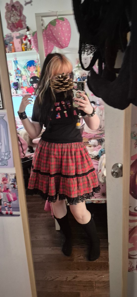 SSBJunji's tweet photo. Havent been tweeting because the amount of tweeting you do and your mental health have a direct correlation, and ive been doing good. Heres some outfits. https://t.co/aluRdSCXgd