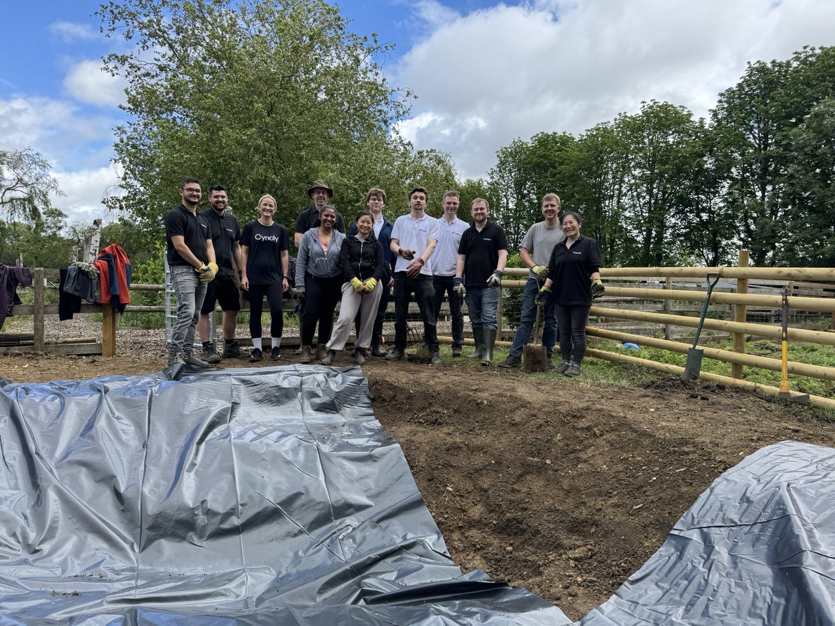 curlytailspigs's tweet photo. Brilliant day with Ben Murphy & his team from Cyncly continuing work on our aquatic garden. We tidied, smoothed & levelled the ground, laid a protective ground sheet ahead of underlay/pond liner + weed membrane around the outer edges. Thank you all-brilliant day βΊοΈππ» #Cyncly https://t.co/8DIjY0K8sN