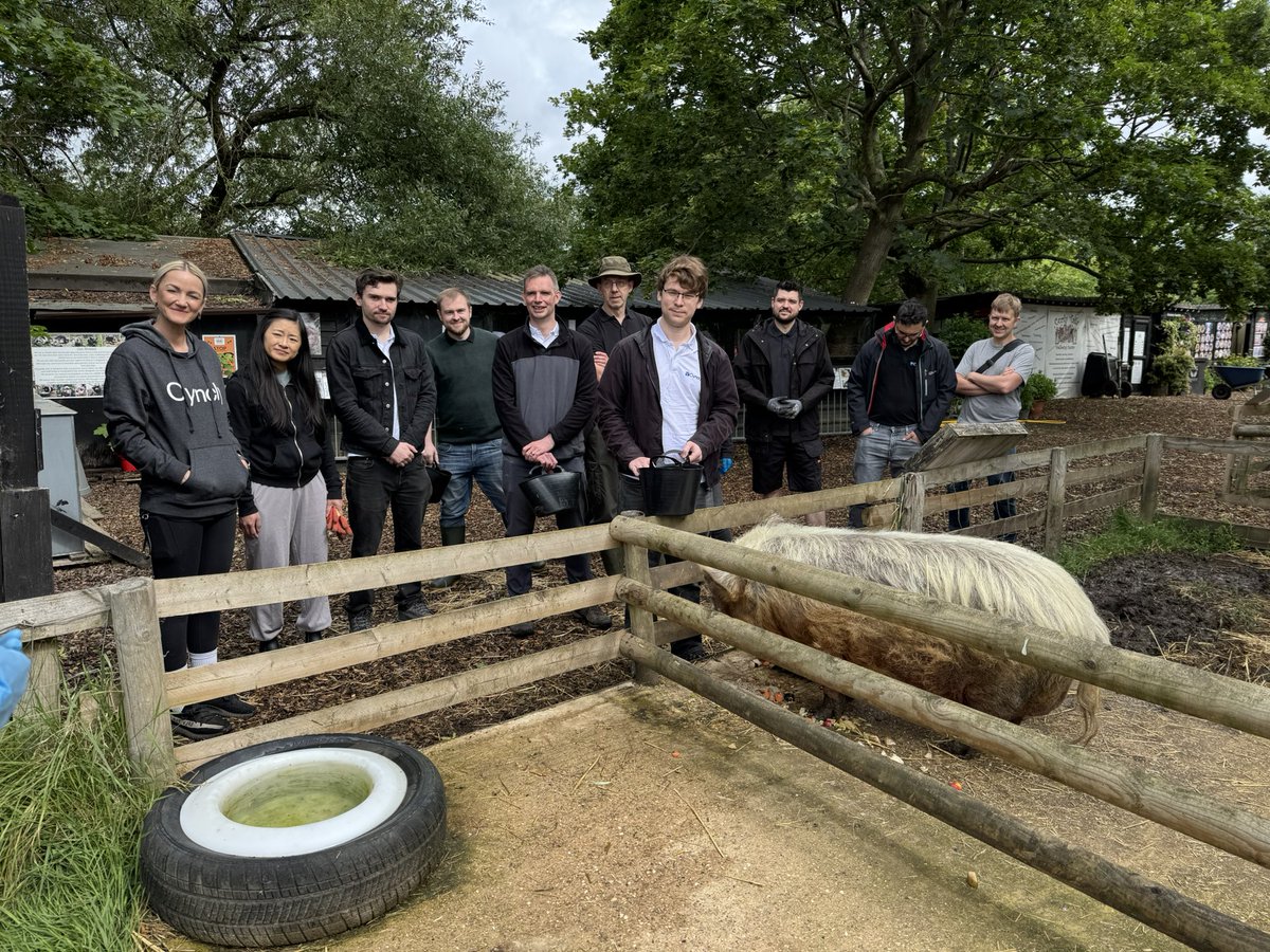 curlytailspigs's tweet photo. Brilliant day with Ben Murphy & his team from Cyncly continuing work on our aquatic garden. We tidied, smoothed & levelled the ground, laid a protective ground sheet ahead of underlay/pond liner + weed membrane around the outer edges. Thank you all-brilliant day βΊοΈππ» #Cyncly https://t.co/8DIjY0K8sN