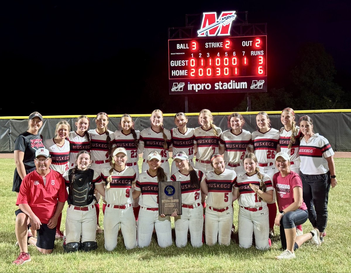muskegosoftball's tweet photo. Warrior Nation, this one goes out to you. 

Thank you for showing up and #BettingOnUs ❤️🥎 https://t.co/dIBxFEp8L7