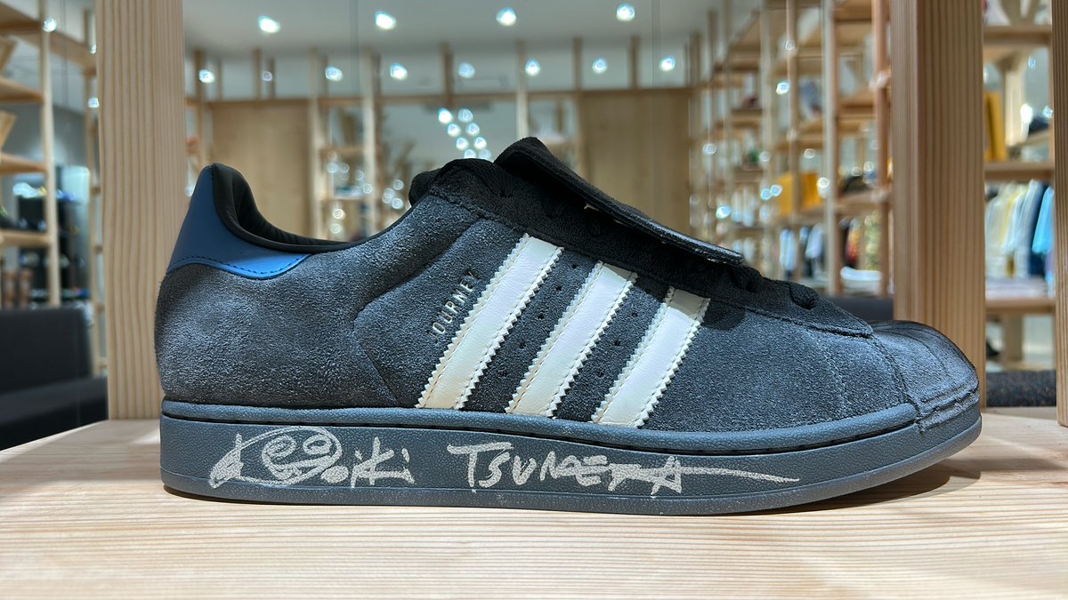 aiki429's tweet photo. atmosの実店舗うれしーって行ってみたら欲しかったトラックジャケットも売ってたしサイズ感みてみたかったローファースニーカーもあって嬉しすぎる
そして常田さんのサインがある！！！！ https://t.co/sXRlrUAqZL
