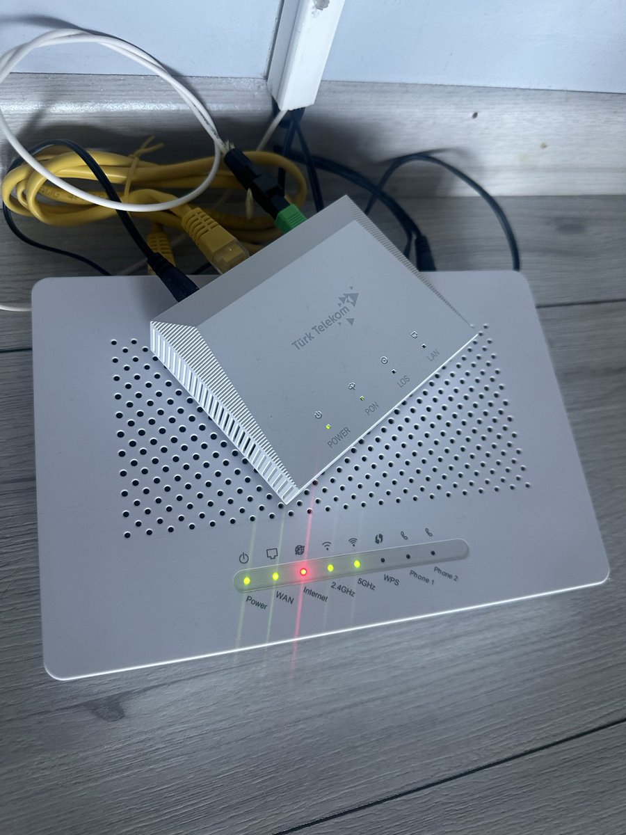 dilek_elt's tweet photo. Fiber internete geçiyoruz 10 dakika sonra internetiniz gelecek diyen Türk Telekom tam 20 saattir evde internet yok.Kameralarımız dahil hiçbir akıllı ev aletimiz çalışmıyor bizi çok mağdur ettiniz.Sorumsuzluğunuzu bir an önce giderin!! @TTDestek @TurkTelekom #türktelekom https://t.co/S4o7VIwg0i