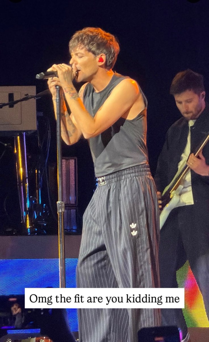 LouisWT91World's tweet photo. 📸| Louis Tomlinson at the stage tonight #HDWGHWTSeattle

— runningwatertattoo https://t.co/NfqxkqCWSI