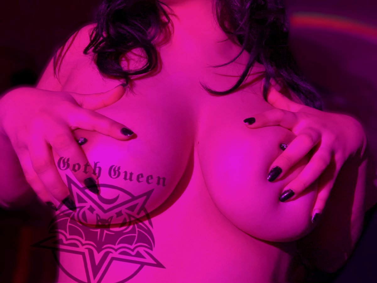 Goth Queen tweet media
