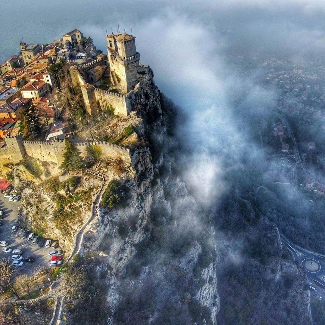 miraculousearth's tweet photo. 📷 Photo 360:
📍San Marino

Did you know San Marino is one of the world's oldest republics, founded all the way back in AD 301 by a stonemason named Marinus?
#SanMarino #Earth https://t.co/p2x57VGzel
