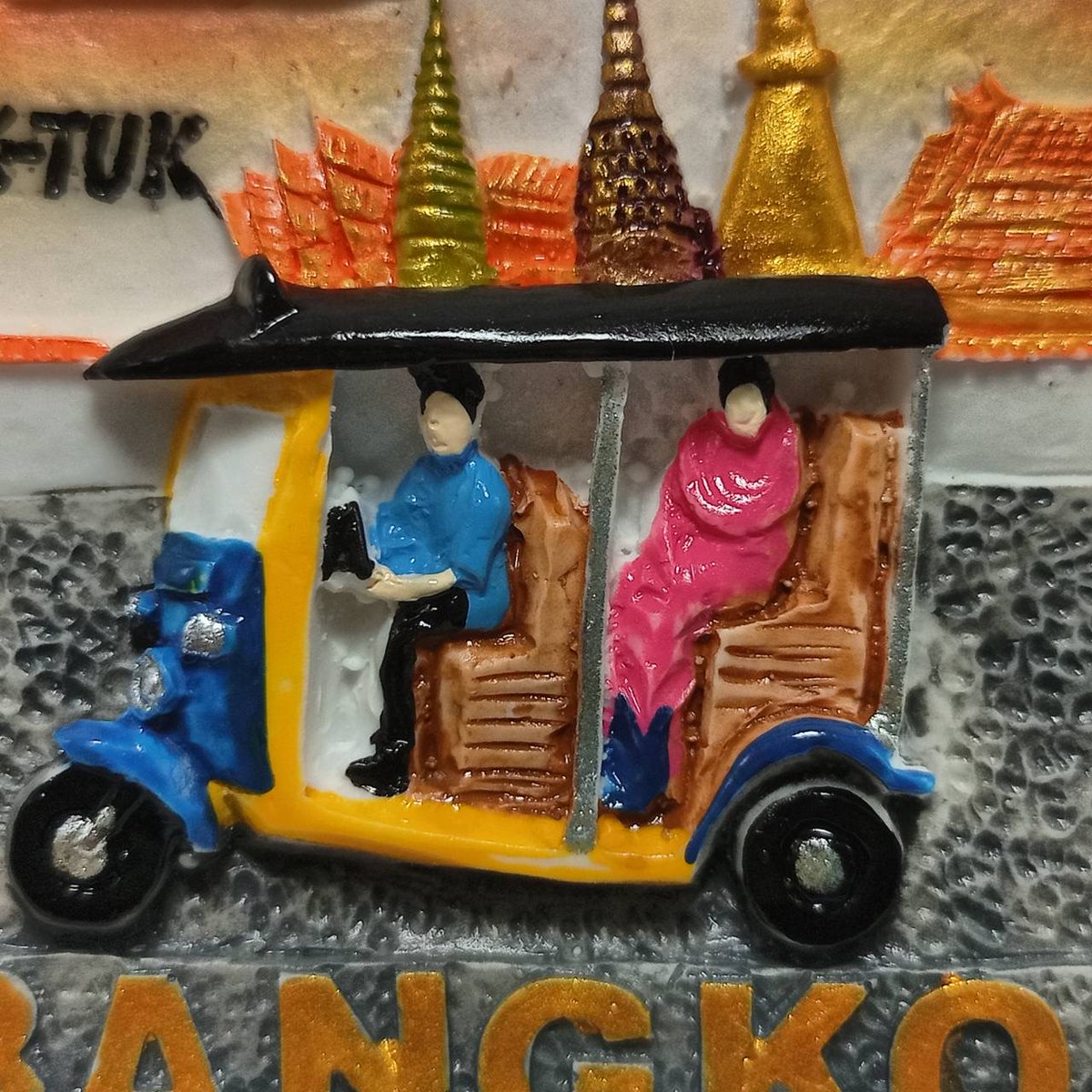 collectible2489's tweet photo. Add a splash of Thai culture to your fridge with these handmade 3D Tuk Tuk car magnets! Perfect as travel souvenirs or unique gifts. Small, colorful, and crafted with care from Thailand 🇹🇭✨ #TravelSouvenirs #Handmade #Thailand #TukTuk #FridgeMagnet https://t.co/LWOgkQkfOb https://t.co/mFvEQ6ORwz