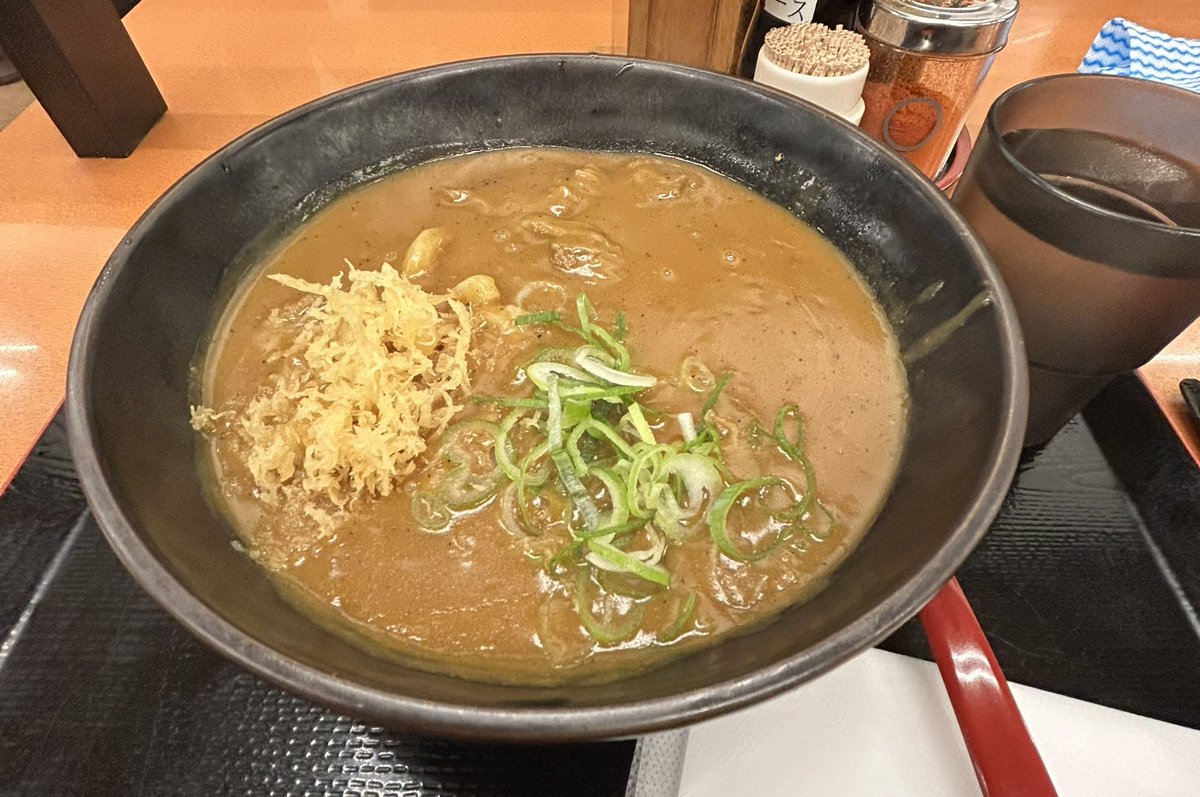 PKK525's tweet photo. 今日のお昼はカレーうどん🍛 https://t.co/hB78QYoEJl