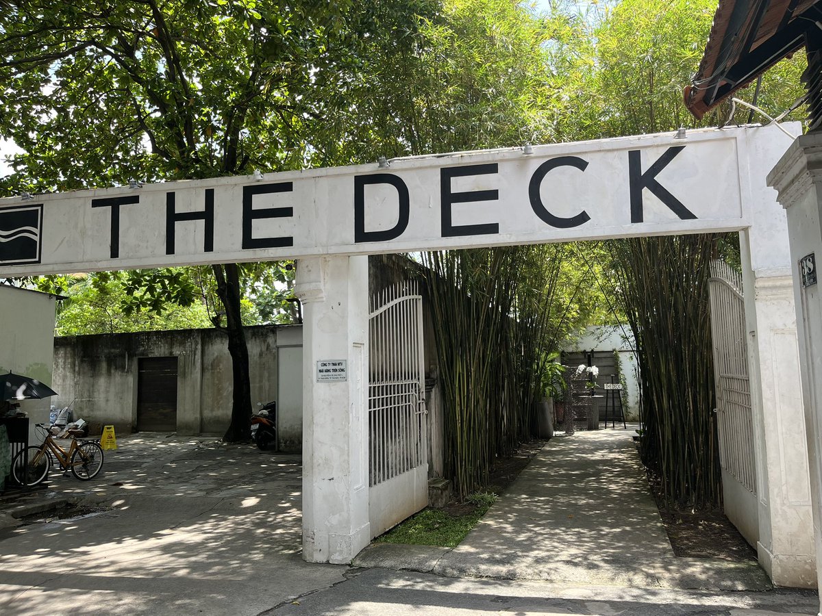 mutta0605's tweet photo. 前から来たかった【the deck】🇻🇳
川とか海とか水辺で🍽️が大好きなので、サイゴン川の上に建ってるこちら、やっぱり気持ちいい✨凄くお洒落✨ https://t.co/DRPrPwITDa