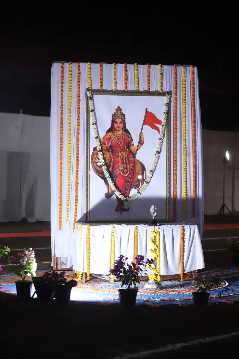 RSSgeet's tweet photo. “ मानव स्वयं पर अनुशासन के कठोरतम बंधन तब बड़े आनंद से स्वीकार करता है, जब उसे यह अनुभूति होती है कि उसके द्वारा कोई महान कार्य होने जा रहा है। ”
 @RSSgeet https://t.co/TnKhvc0pj1