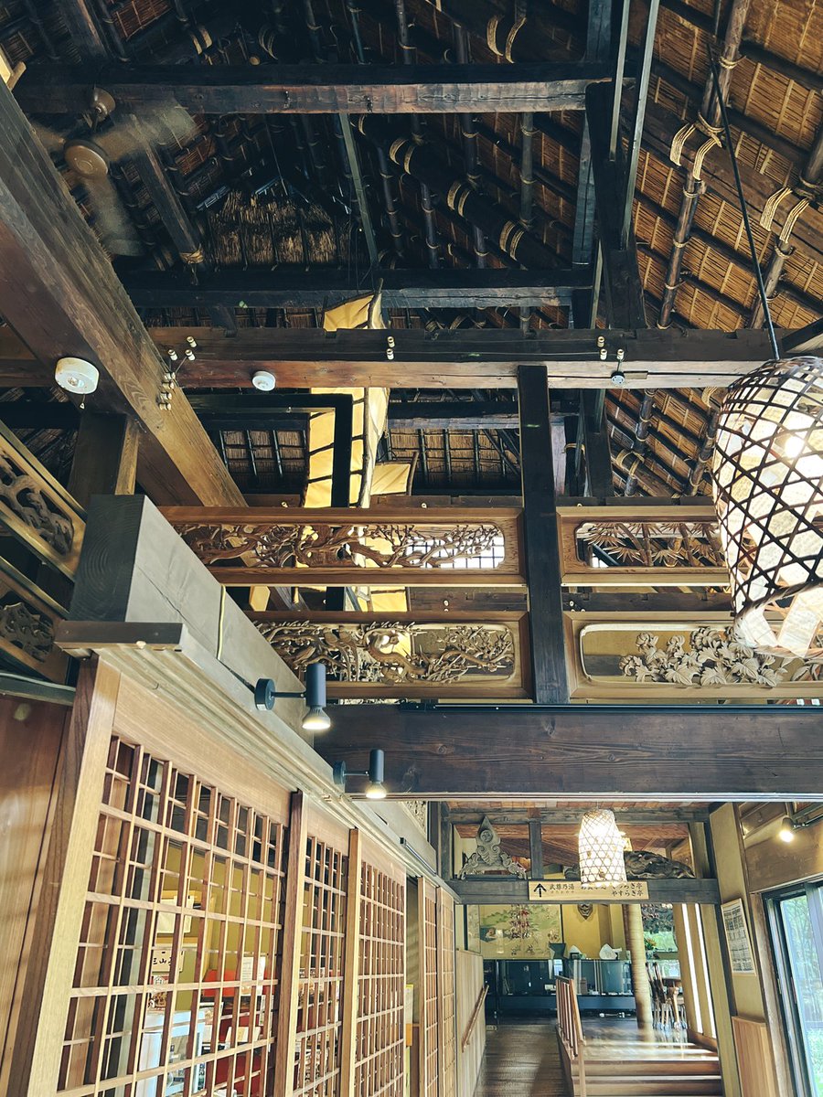 yutorian's tweet photo. 館内に一歩足を踏み入れると、
そこには古き良き日本の風景が広がっています。
悠湯里庵ならでは空間で、
ゆったりとした時間をお過ごしください🏮

#悠湯里庵 
#川場温泉 
#かやぶきの宿 
#群馬旅行 
#温泉旅館
#茅葺き屋根 https://t.co/XUbz7HPfAI