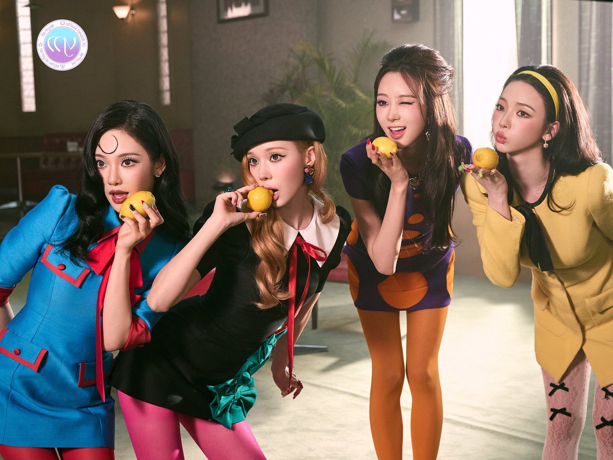 ArabSynk's tweet photo. ⟢ 260605 💠

تم التأكيد على أن ايسبا سيواصلن ترويج أغنية "LEMONADE" للأسبوع الثاني على التوالي في البرامج الموسيقية المحلية:

🗓️ برنامج Music Bank: يوم 5 يونيو
🗓️ برنامج Music Core: يوم 6 يونيو
🗓️ برنامج Inkigayo: يوم 7 يونيو

#aespa #에스파 #Arab_aespa #ærab_æespa #LEMONADE https://t.co/TtInWNlhBM
