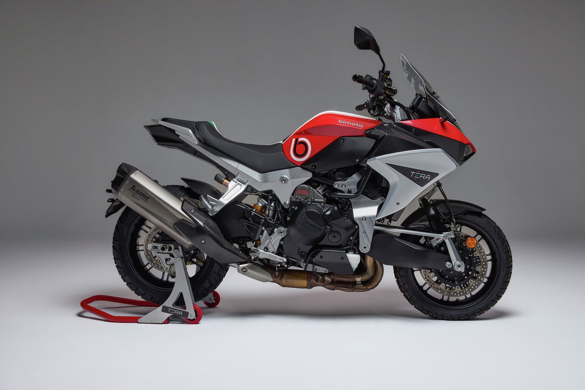 bimota_JP's tweet photo. イタリアが誇るモーターサイクルブランド "bimota"から
Newモデル「TESI H2 TERA」の日本国内発売についてお知らせいたします。

メーカー希望小売価格：6,380,000円（税込）
発売予定日：2026年7月1日（水）

■製品情報はこちら
https://t.co/iv2GhDLmgu

※画像は実際のモデルと仕様が異なる場合があります。

#bimota #ビモータ #tesih2tera