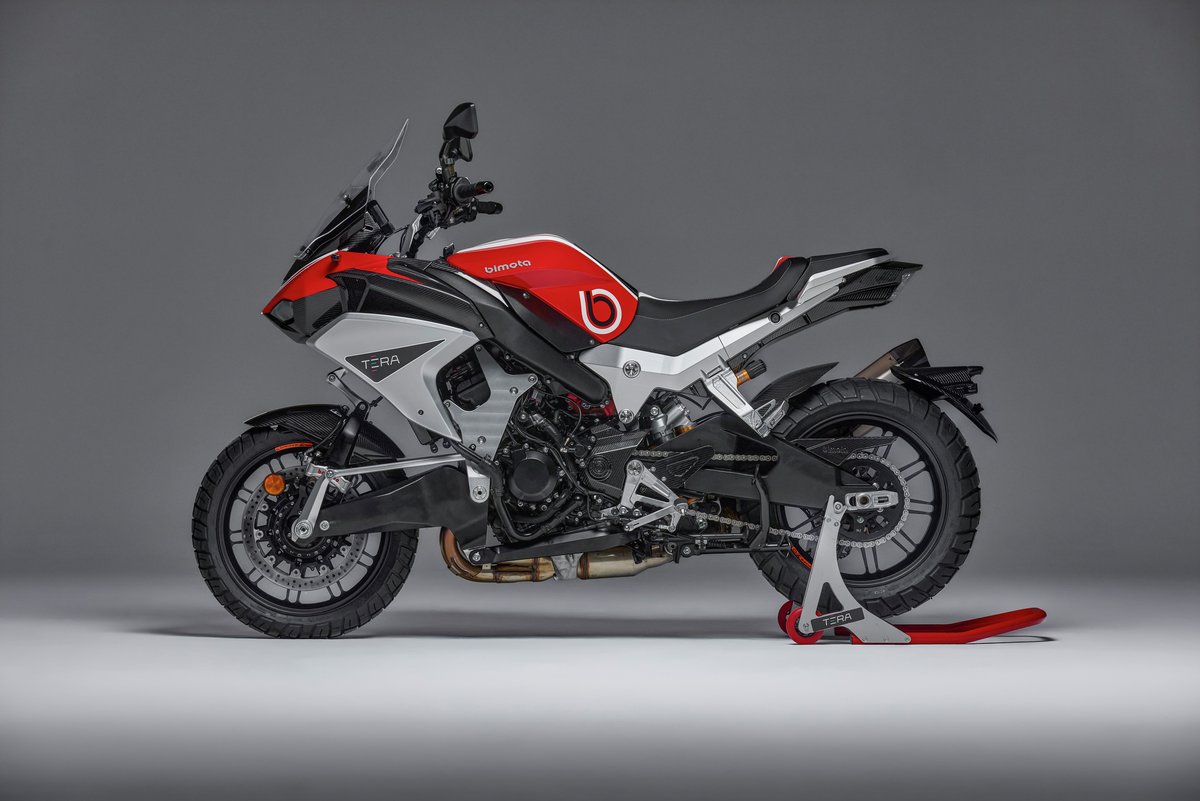bimota_JP's tweet photo. イタリアが誇るモーターサイクルブランド "bimota"から
Newモデル「TESI H2 TERA」の日本国内発売についてお知らせいたします。

メーカー希望小売価格：6,380,000円（税込）
発売予定日：2026年7月1日（水）

■製品情報はこちら
https://t.co/iv2GhDLmgu

※画像は実際のモデルと仕様が異なる場合があります。

#bimota #ビモータ #tesih2tera