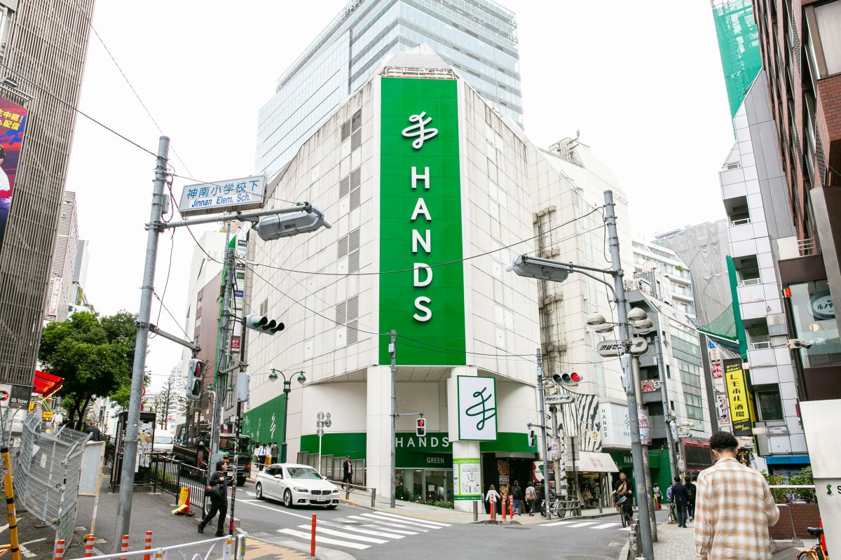 TimeOutTokyoJP's tweet photo. 『2027年までに閉店・休止する渋谷のランドマーク5選』😢
https://t.co/EBteDtKZsc

📍西武渋谷店
📍ハンズ渋谷店
📍渋谷東武ホテル
📍ウインズ渋谷
📍山家 支店 https://t.co/LE3NC0m78c