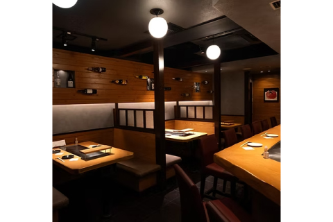 OsakaPoint's tweet photo. Osaka Pointが貯まる・使える‼️
新しいお店が仲間入り✨

鉄板ビストロ kanro 天六店
https://t.co/GsCLWGi2YN
Osaka Metro 谷町線 天神橋筋六丁目駅 5号出口 徒歩約1分

店内に足を踏み入れた瞬間、鉄板から立ちのぼる香ばしい香りと、心地よい温かさに包まれます。ジュワッと音を立てて仕上がる肉や海鮮は、旨みを閉じ込めたまま目の前で完成。ライブ感あふれる調理が、食事をただの食事ではなく“体験”へと変えてくれます。

※お店によってポイント利用・付与条件が異なります
