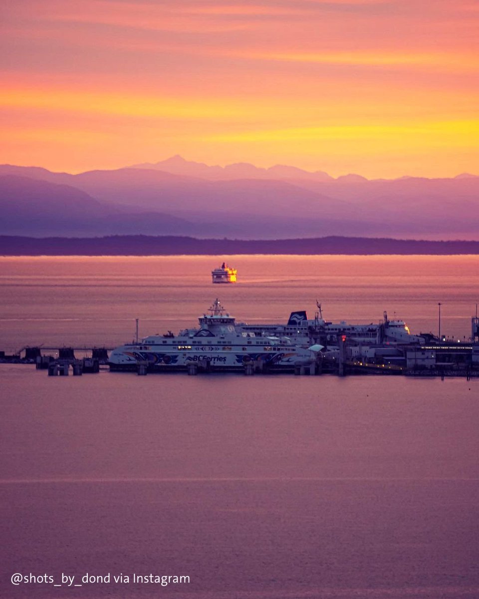BCFerries's tweet photo. Sweet dreams, West Coast! ⚓ We are heading out for the night, and will be back to assist with your @BCFerries needs tomorrow at 6:00 am. 🌊🌊 For now, you can find our #CurrentConditions here 👉 https://t.co/Li26Gj7i9Z ^jm https://t.co/R80gRpJpuv