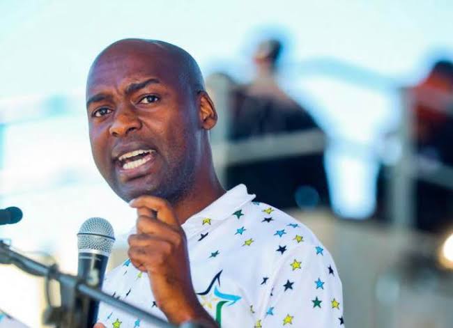 DrMashobaADieta's tweet photo. Dear South Africans, this man is working really hard for us. Let's thank him at voting station, on the ballot box. 🙏🏾 #VuyoZungula4President https://t.co/TJNpflRJSo