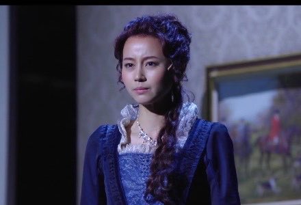 Makimakimsthid's tweet photo. 堀北真希の嵐ヶ丘のキャサリン。繊細で可憐で高慢なキャサリンが魂を燃え尽くして散ってしまうまでヒースクリフを欲してたのが客席まで伝わった。 https://t.co/rnlTNyKLbi