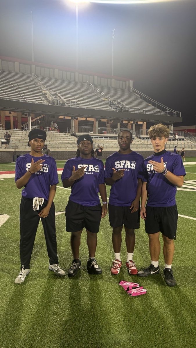 Raiwilliams100's tweet photo. Had a great time at the SFA football camp. great opportunity to get out there and meet coaches that can help you in the future only focus is getting better each day. 1% better everyday.#football #campfootball #SFA @MattNally1 #melissahighschool #battlesports https://t.co/3m3VoAj9DU