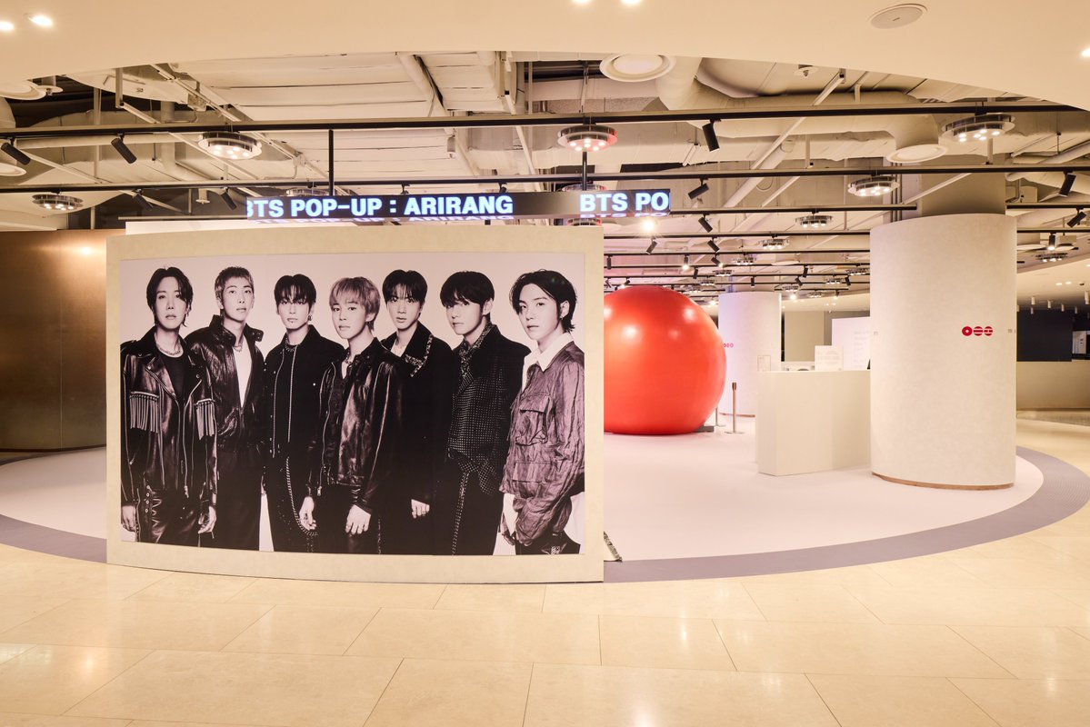 HYBE_MERCH's tweet photo. BTS POP-UP : ARIRANG
Photo Sketch (3/4)

📆 2026. 06. 05 - 2026. 06. 14

📍 HYBE YONGSAN
📍 SHINSEGAE CENTUMCITY

#BTS #방탄소년단 #BTS_ARIRANG
#BTS_POPUP https://t.co/7aWZ6KBXja