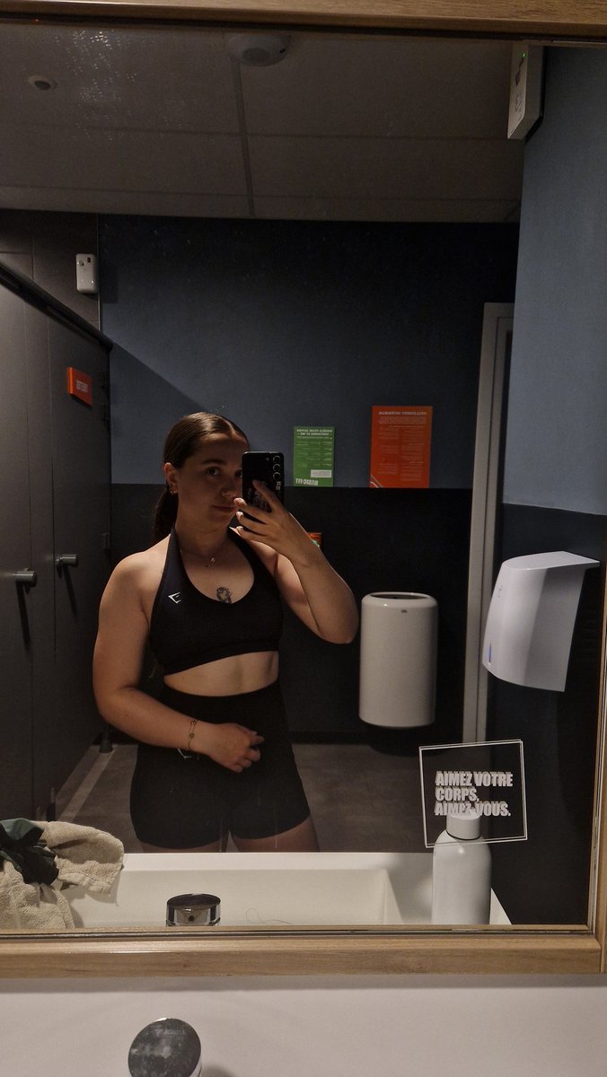 Jusoulb's tweet photo. 💪🏻🖤

#fit #fitness #muscu #musculation #fitnessgirl #girlstar #girl #girly https://t.co/bn71skn36f