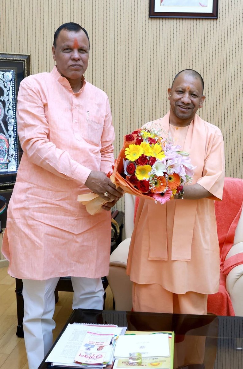Janarda09962608's tweet photo. गुरु गोरक्षनाथ की जय। 
उत्तर प्रदेश के यशस्वी एवं लोकप्रिय मुख्यमंत्री पूज्य महंथ योगी आदित्यनाथ जी महाराज को उनके 55वें जन्म दिवस की हार्दिक बधाई एवं शुभकामनाएं ll https://t.co/rigarNgPzz