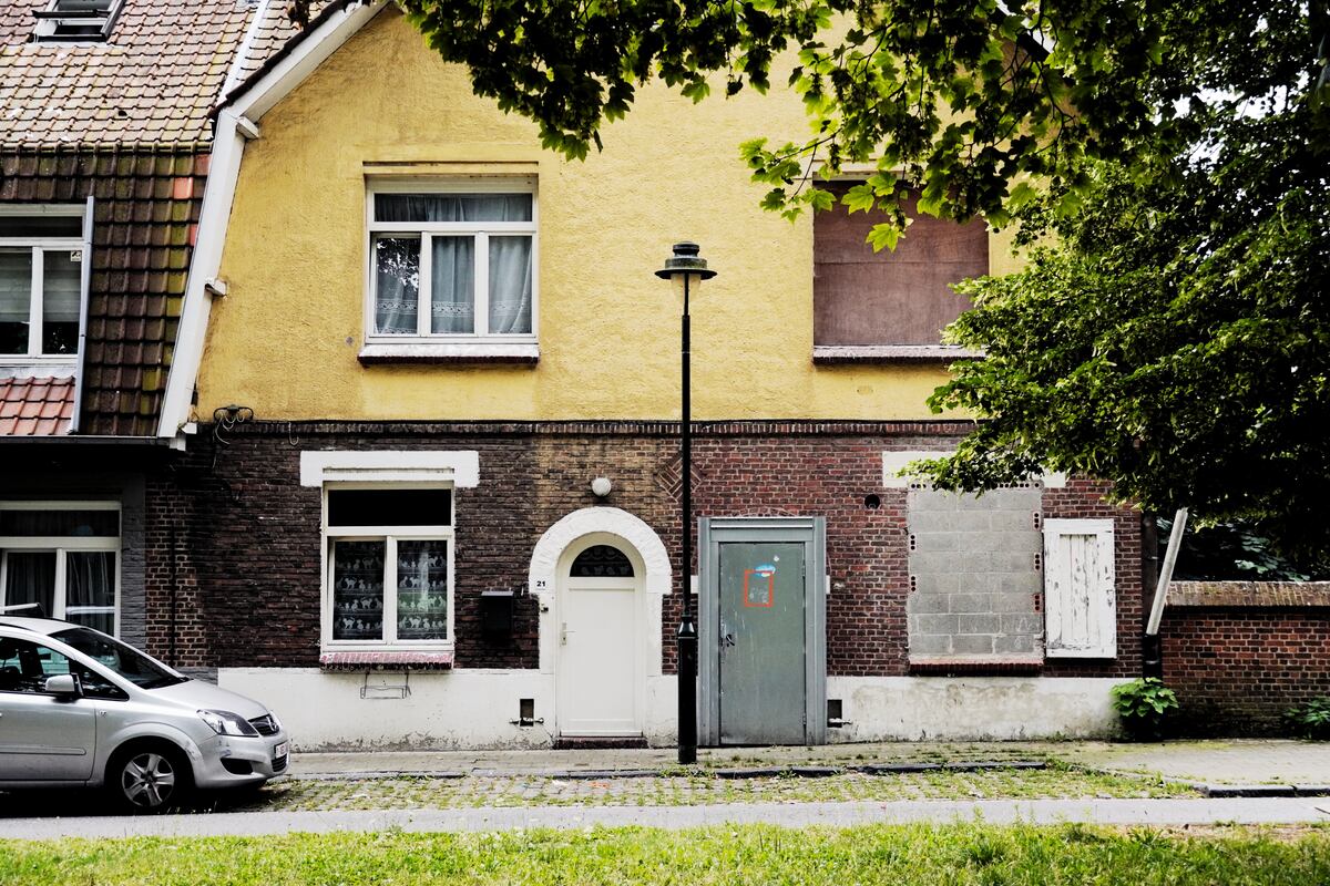 DHBruxelles's tweet photo. Une maison à 10 euros par mois pour une ASBL à la Roue : les soutiens du Foyer, bien lotis à Anderlecht https://t.co/CIlHSqwC8a https://t.co/D31RuwYGfh