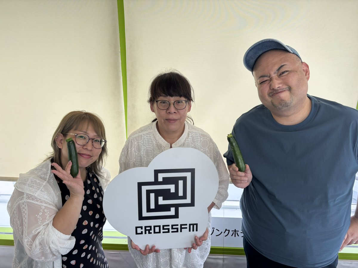 BAYSIDESHOCK's tweet photo. JA福岡市プレゼンツ Vege Shock🥬
スタジオはJA福岡市の吉岡さん
今日は「ズッキーニ」について🥒
☎️ 博多じょうもんさん市場
　　　出荷会員　　三島　崇徳さん
にお話伺いました‼️
[#JA福岡市]https://t.co/zV5xurlSEA
#BSHOCK
#CROSSFM https://t.co/MeUEjBf6c0