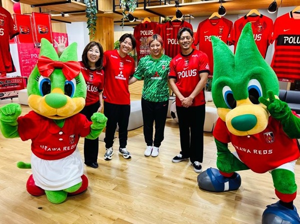 REDSLADIES's tweet photo. ♦️「トークショー＆サイン・撮影会」に2選手が参加♦️

5/23、ポラステクノシティおよび体感すまいパーク吉川美南にて開催されたポラスグループのイベント「浦和レッズ トークショー＆サイン・撮影会」に、#三菱重工浦和レッズレディース の池田咲紀子選手、高橋はな選手、そして浦和レッズOBの鈴木啓太さん、レディアが参加しました。

詳細はこちら▶https://t.co/WwjuCnXe6B

#ポラスグループ
#浦和レッズ