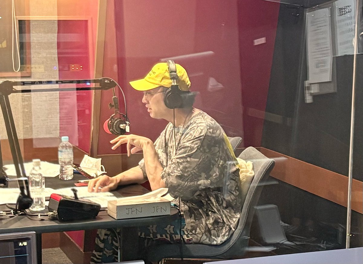 musiclaughmix's tweet photo. ▷▷▷ 🗣️#ミュラミ 小噺🗣️ ◁◁◁

「わんぱくダック夢冒険 The Moon/Yoshihiro Sakaguchi」を聴くとついつい英語の歌詞を作っちゃうというこがけんさん。

オリジナル歌唱ありVer.が聴けるのは『MUSIC LAUGH MIX』だけ！👆

聴き逃しはこちら
🔗https://t.co/XbC07uleXh

#ミュラミ
@kogakogaken https://t.co/v9GdHTGP50