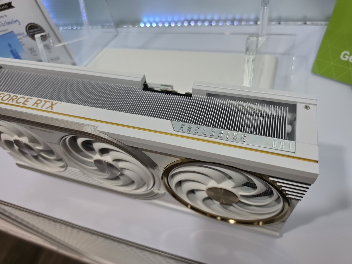 madness727's tweet photo. The Limited Edition RTX5090D V2 OC Lab featuring 2 12pin power connectors https://t.co/HYhXvxIFHj