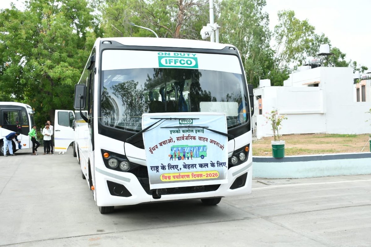 goyalanirudh1's tweet photo. यूनिट हेड कलोल Shri @pksingh_iffco के मार्गदर्शन एवं पर्यावरण के प्रति उनकी प्रतिबद्धता के अनुरूप, विश्व पर्यावरण दिवस के अवसर पर सभी अधिकारी एवं कर्मचारियों का बस द्वारा कार्यस्थल पहुँचना कार्बन उत्सर्जन कम करने की दिशा में एक सराहनीय एवं प्रेरणादायक कदम रहा। @rajeshsisodia8 https://t.co/PR3gEaKU6C
