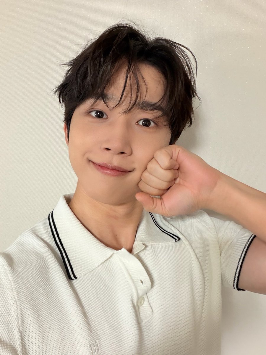 DS_0409's tweet photo. 본인 귀여운거 아는 사람이 정말 무서운거야 https://t.co/gcNfahyuSj