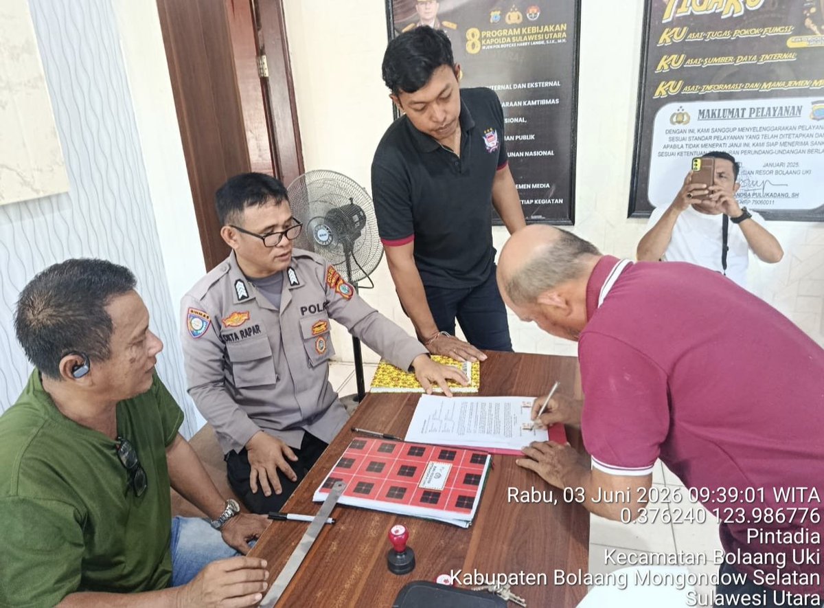 HBolsel's tweet photo. Sat Reskrim Polsek Bolaang Uki melaksanakan konseling terhadap pelapor dengan ramah, cepat, mudah dan anti korupsi https://t.co/va9w87esgt